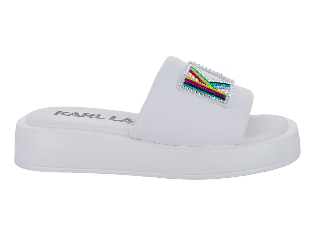 Sandalias blancas de plataforma Karl Lagerfeld con logotipo decorado en colores brillantes y cristales.