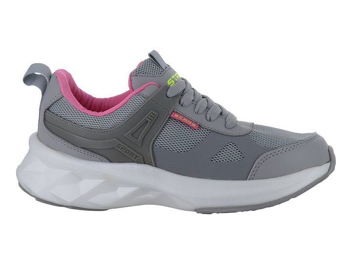 Tenis deportivos color gris con interior rosa neón y suela blanca.
