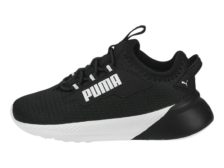 Tenis deportivos PUMA Retaliate 2 en color negro con suela blanca y detalles en blanco.
