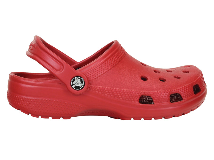 Zueco Crocs Classic en color rojo Pepper con correa trasera ajustable y orificios de ventilación.