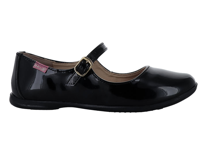 Zapato infantil de charol negro brillante con correa y hebilla dorada sobre fondo blanco.