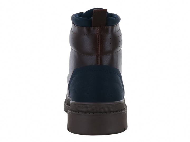 Botas casuales color chocolate con detalles en azul marino y suela robusta dentada.