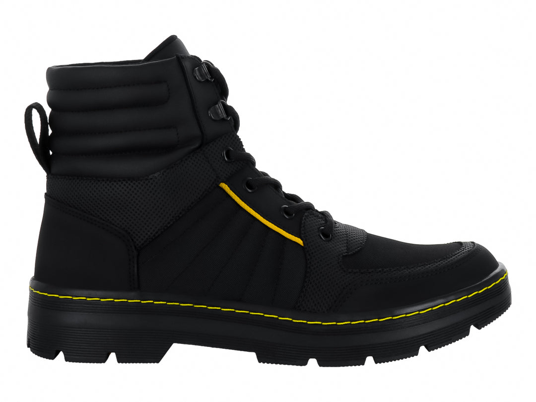 Botas SOLIE color negro con costuras decorativas en amarillo y suela gruesa dentada.