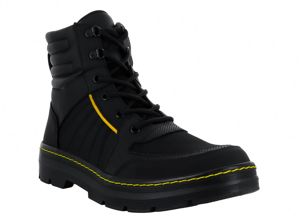 Botas SOLIE color negro con costuras decorativas en amarillo y suela gruesa dentada.