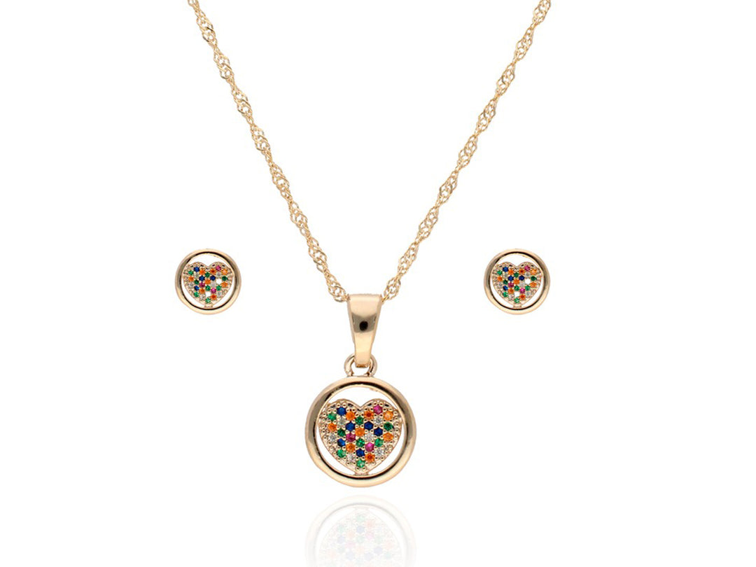 Set de collar y aretes en color oro con dije de corazón adornado con piedras multicolores.