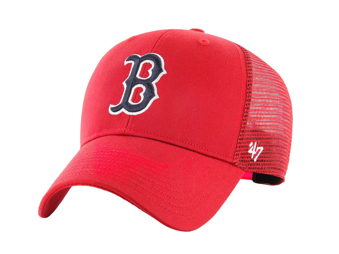 Gorra roja de béisbol marca 47 Brand con logo bordado de los Boston Red Sox y panel trasero de malla.