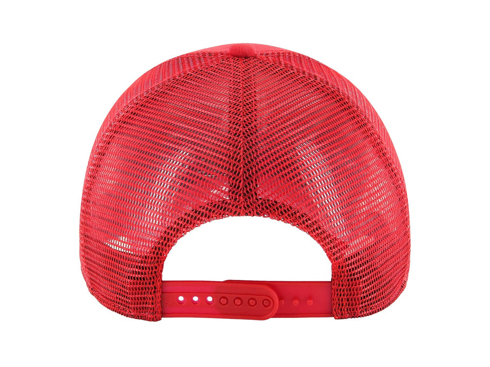 Gorra roja de béisbol marca 47 Brand con logo bordado de los Boston Red Sox y panel trasero de malla.