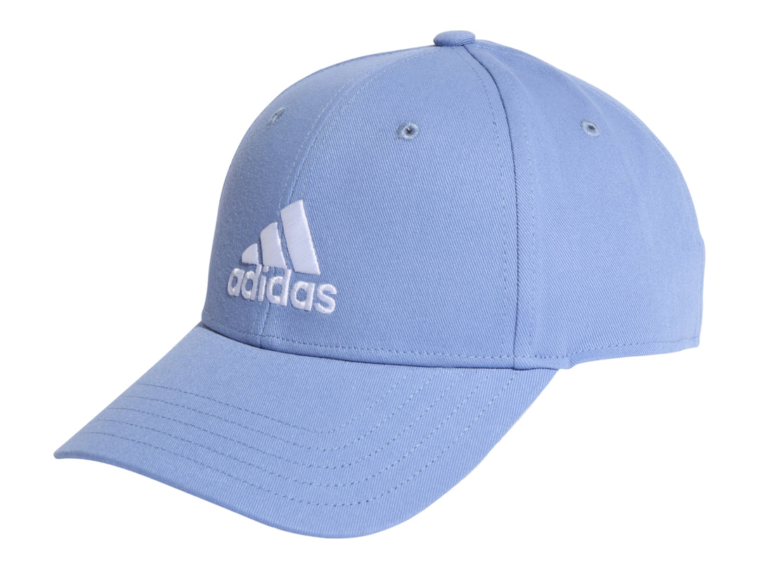 Gorra Adidas color azul fusión con logotipo blanco frontal y visera curva.