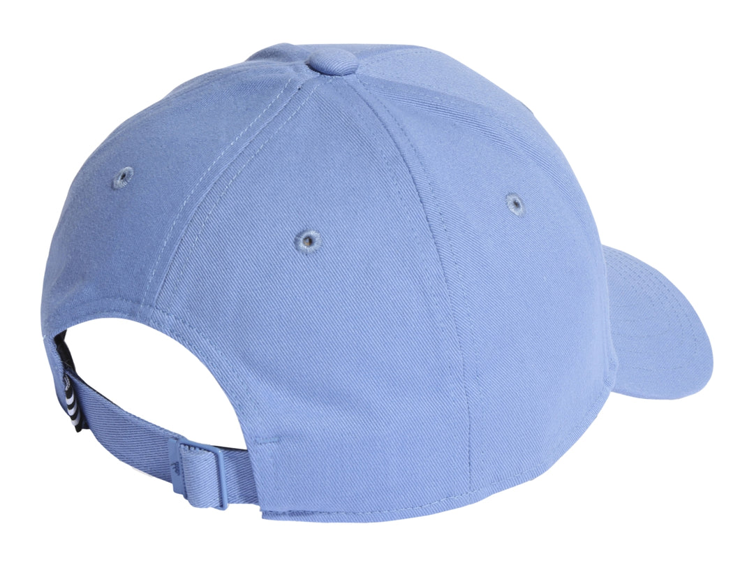 Gorra Adidas color azul fusión con logotipo blanco frontal y visera curva.