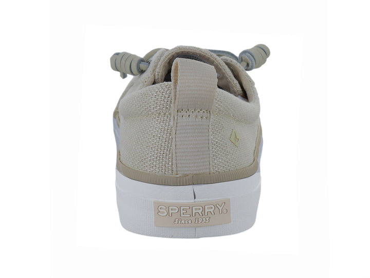 Tenis Sperry color off white de tela con cordones y suela blanca plana.
