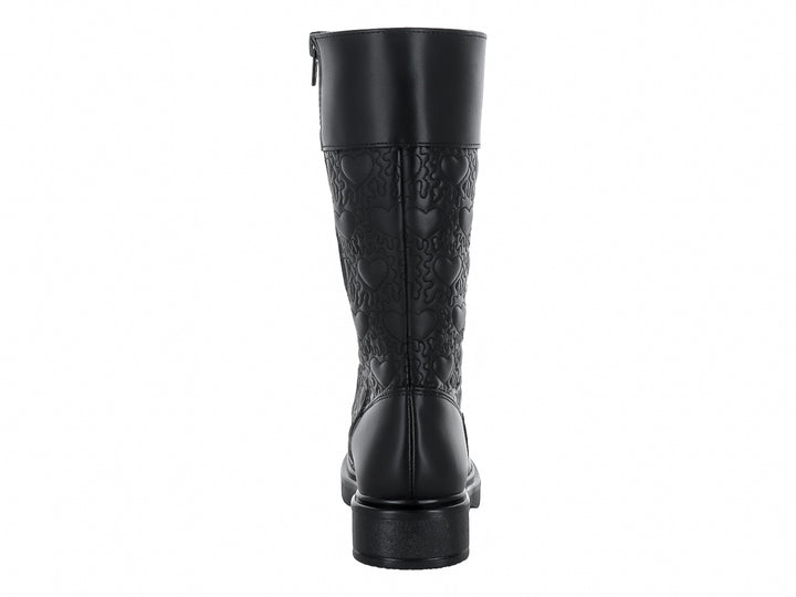Bota negra de cuello alto con diseño grabado de corazones y suela gruesa.