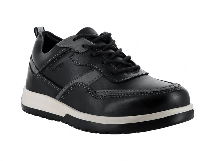 Tenis infantiles color negro con suela blanca y cordones, estilo casual.