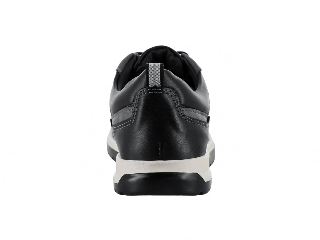 Tenis infantiles color negro con suela blanca y cordones, estilo casual.