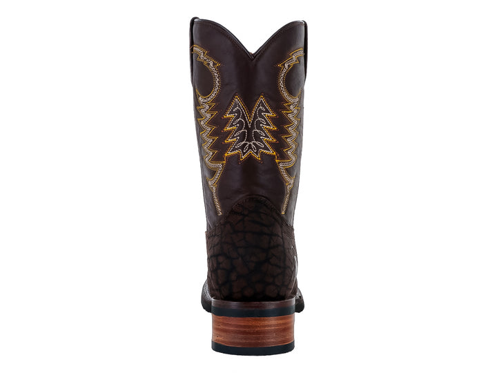 Bota vaquera de cuero color chocolate con bordados amarillos en el tubo y textura rugosa en la base.