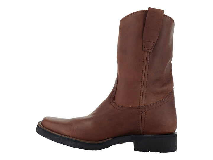 Bota vaquera de piel color tan con suela negra para hombre.