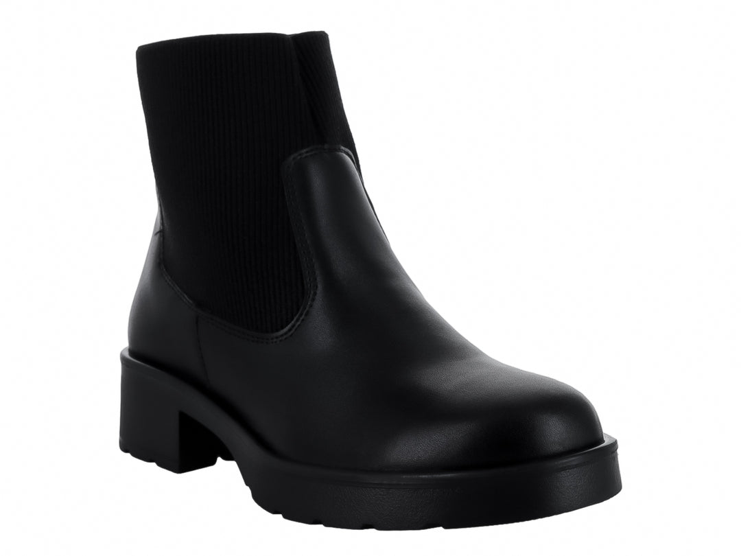 Bota negra de tobillo con suela de plataforma y parte superior de tela acanalada.