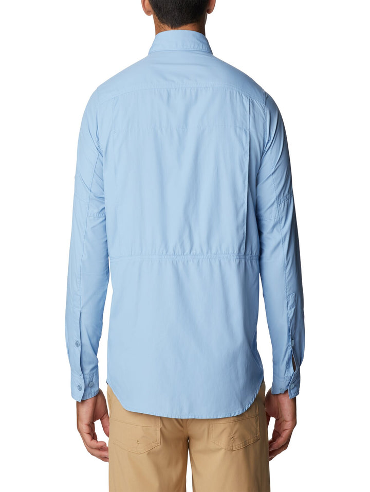 Camisa Columbia de manga larga en color azul claro Jet Stream con bolsillos en el pecho.