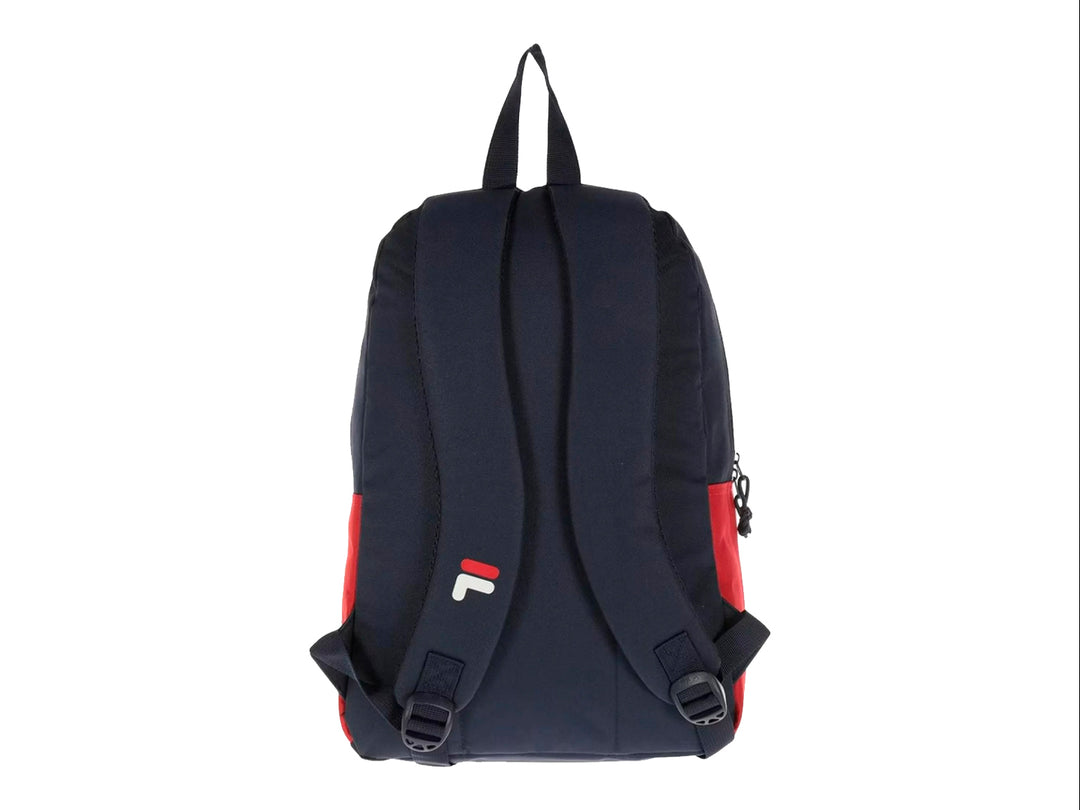 Mochila FILA en colores azul marino y rojo con logotipo blanco frontal y asa superior.
