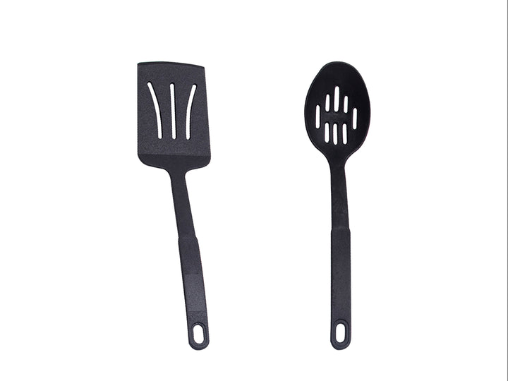 Set de batería de cocina negro de 9 piezas con mangos color madera y utensilios de cocina.