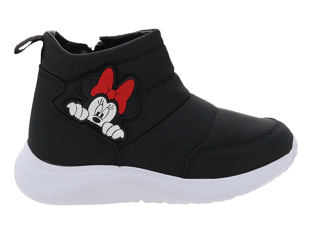 Zapato deportivo tipo botín color negro con suela blanca y parche de Minnie Mouse.