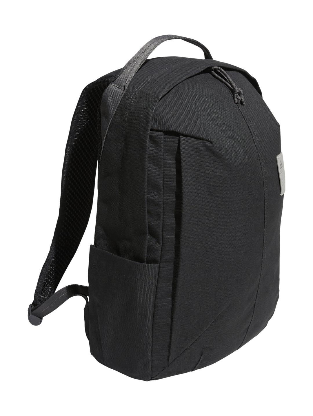 Mochila Adidas color negro con logotipo frontal gris y asa superior, diseño deportivo y minimalista.