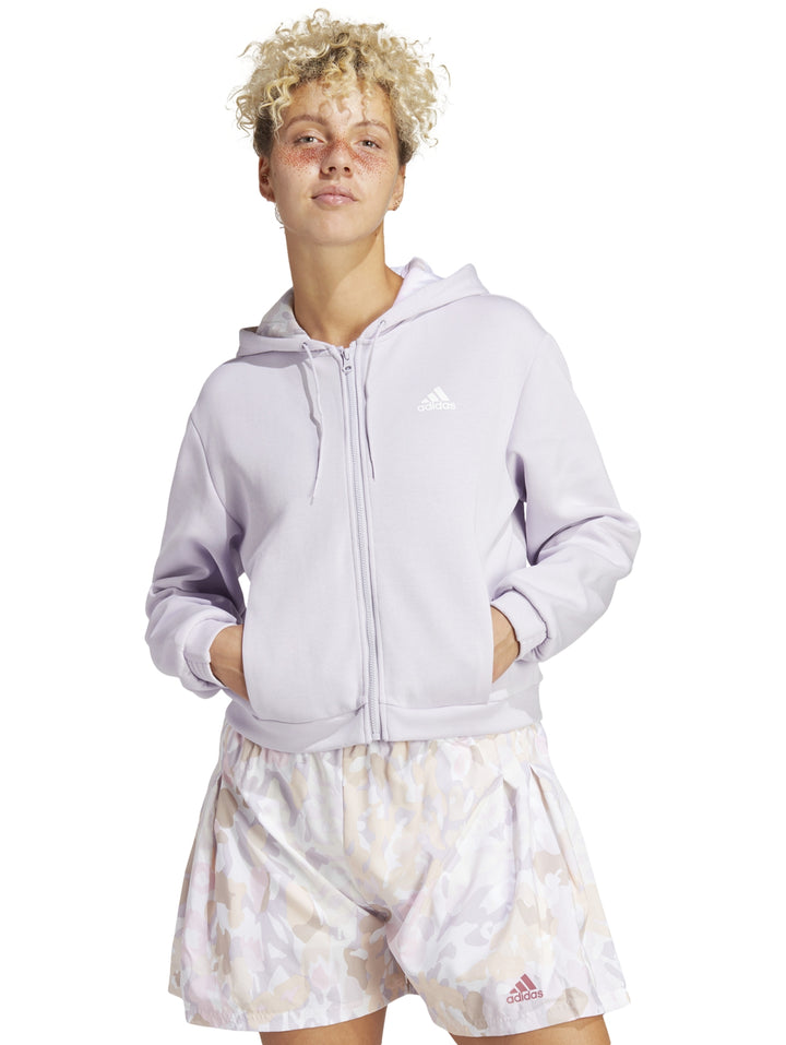 Sudadera con capucha y cierre frontal color morado claro de la marca Adidas.