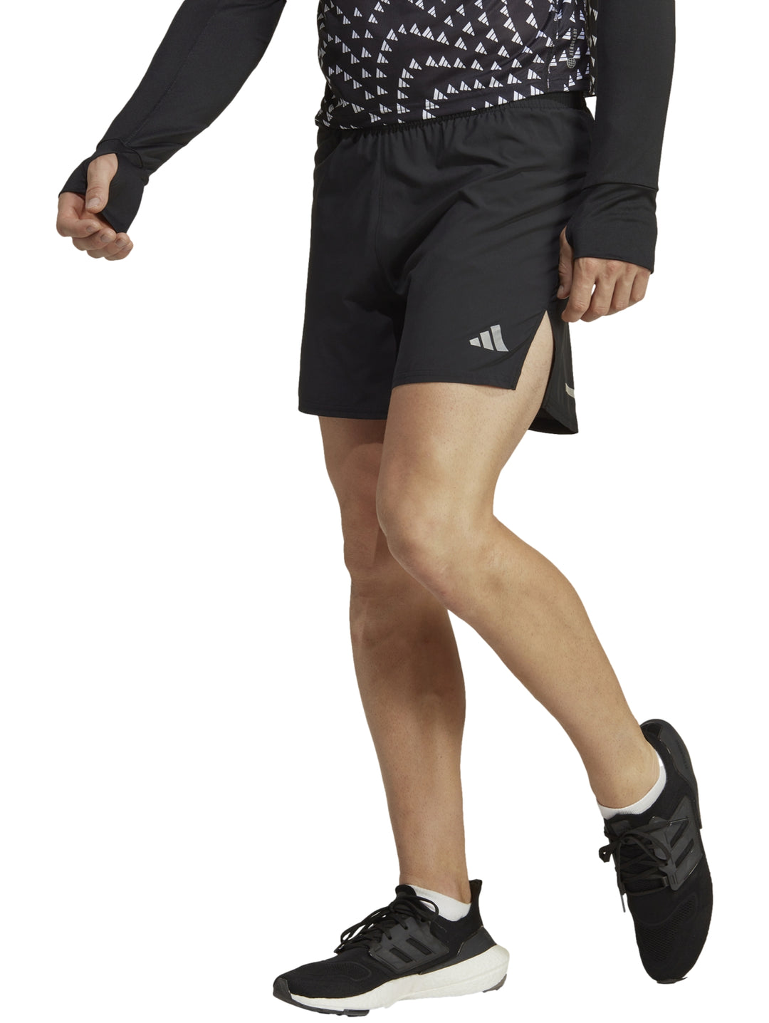 Pantalones cortos deportivos Adidas de color negro para entrenamiento.