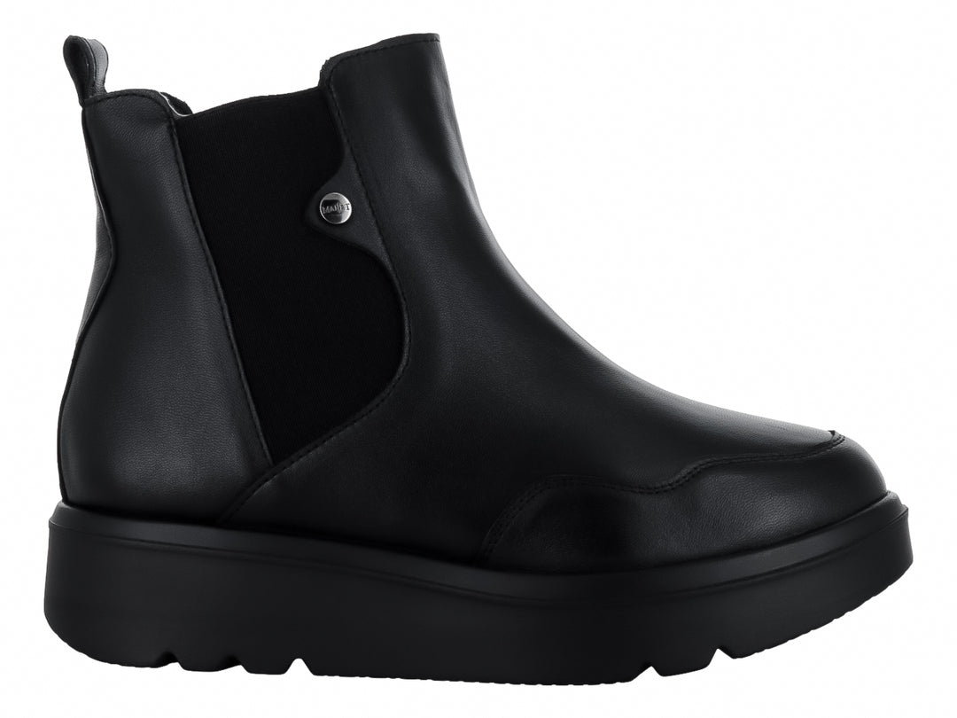 Botas negras de piel para mujer con suela gruesa tipo plataforma y panel elástico lateral.