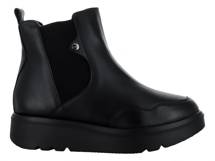 Botas negras de piel para mujer con suela gruesa tipo plataforma y panel elástico lateral.