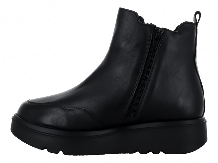 Botas negras de piel para mujer con suela gruesa tipo plataforma y panel elástico lateral.
