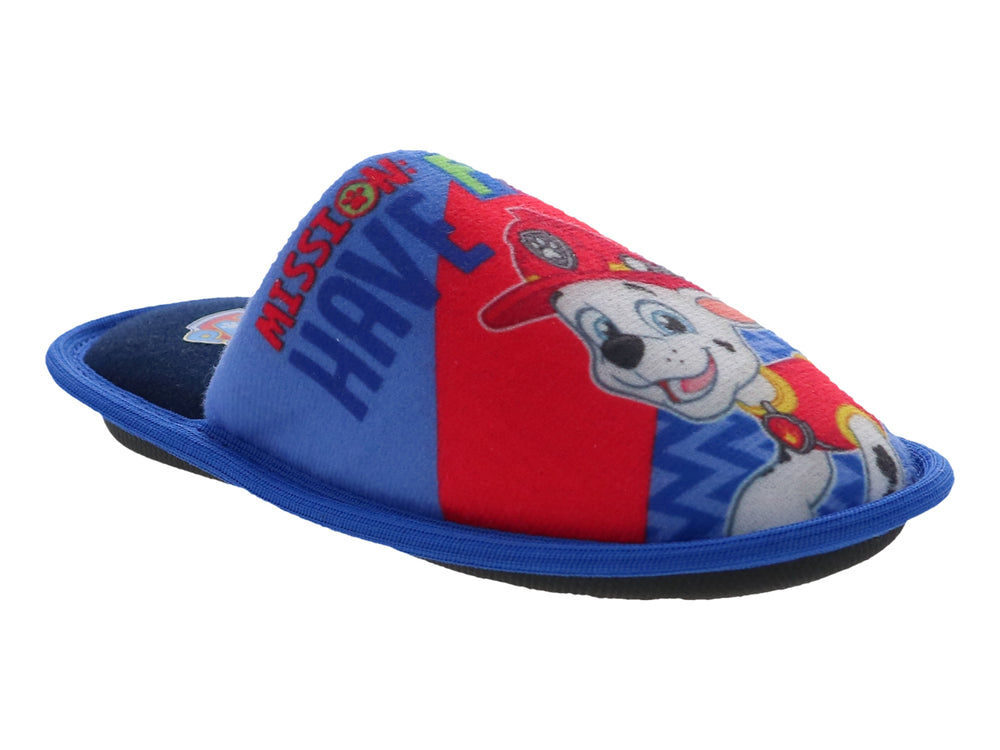 Par de pantuflas azules y rojas con estampados de personajes de Paw Patrol.