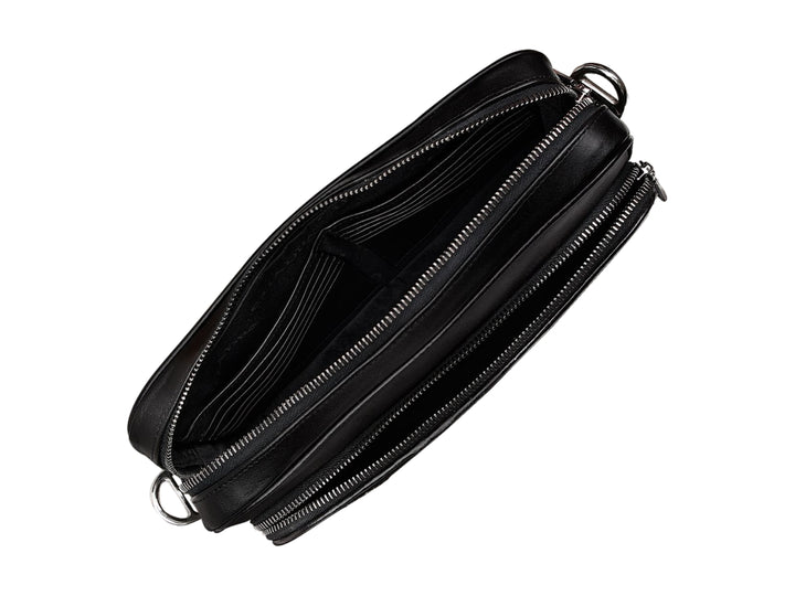 Bolso bandolera negro de marca Cuadra con textura de piel de mantarraya y correa ancha.