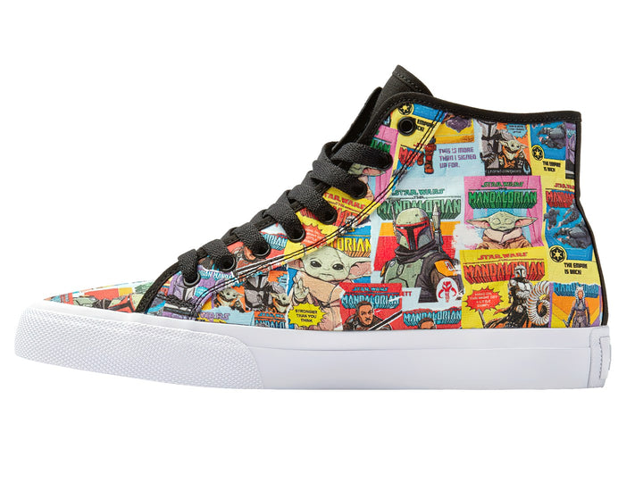 Tenis DC Shoes de bota alta con estampado multicolor de The Mandalorian y Grogu, suela blanca y agujetas negras.