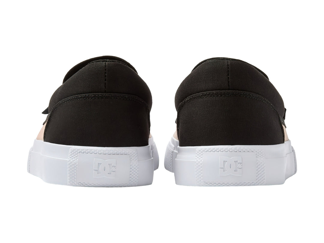 Zapato slip-on DC Shoes color beige con detalles en negro y suela blanca.
