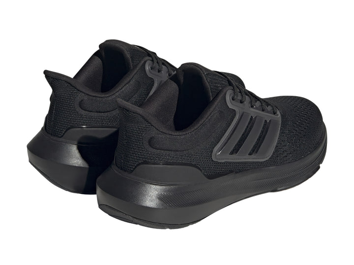 Tenis deportivos Adidas Ultrabounce en color negro total con tejido de malla y suela gruesa.