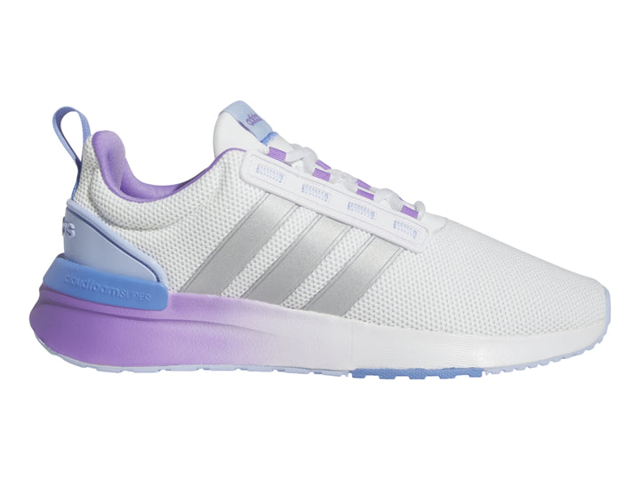 Tenis deportivos Adidas blancos con franjas plateadas y suela en degradado morado y azul.