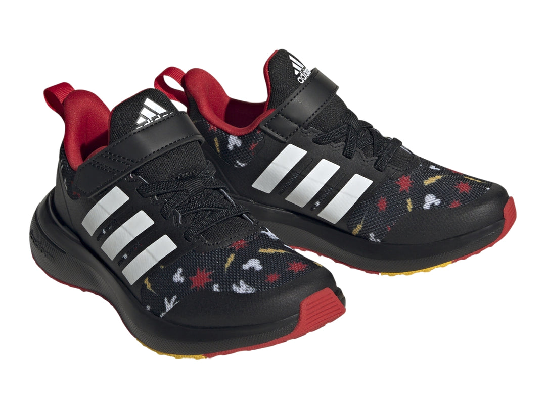 Tenis Adidas Runfalcon 2.0 color negro con detalles en rojo y blanco, correa de velcro y estampado de Mickey Mouse.