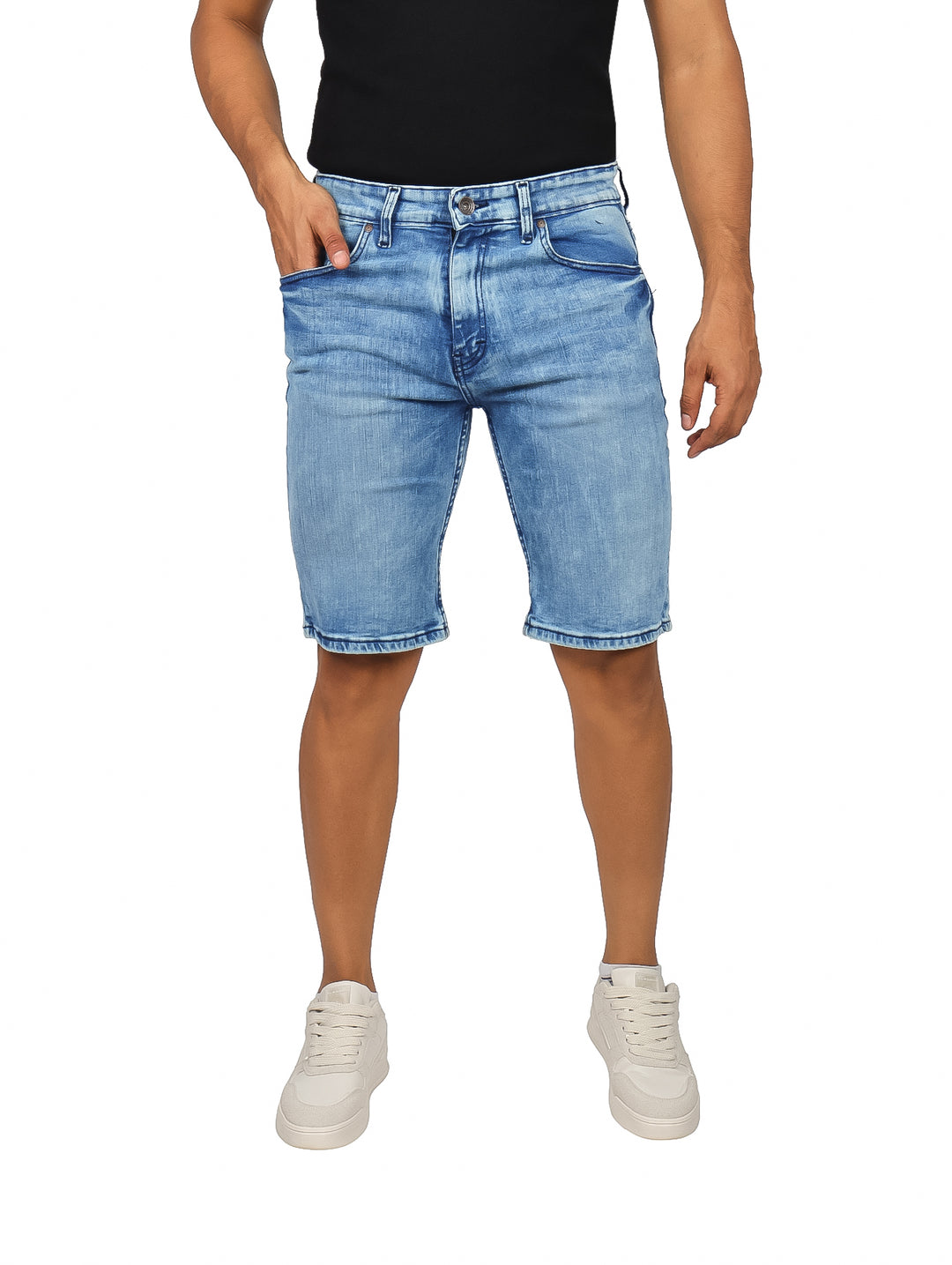 Shorts de mezclilla color azul claro para hombre.
