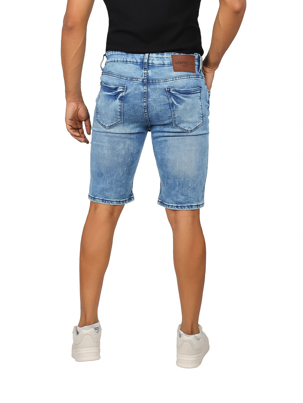 Shorts de mezclilla color azul claro para hombre.