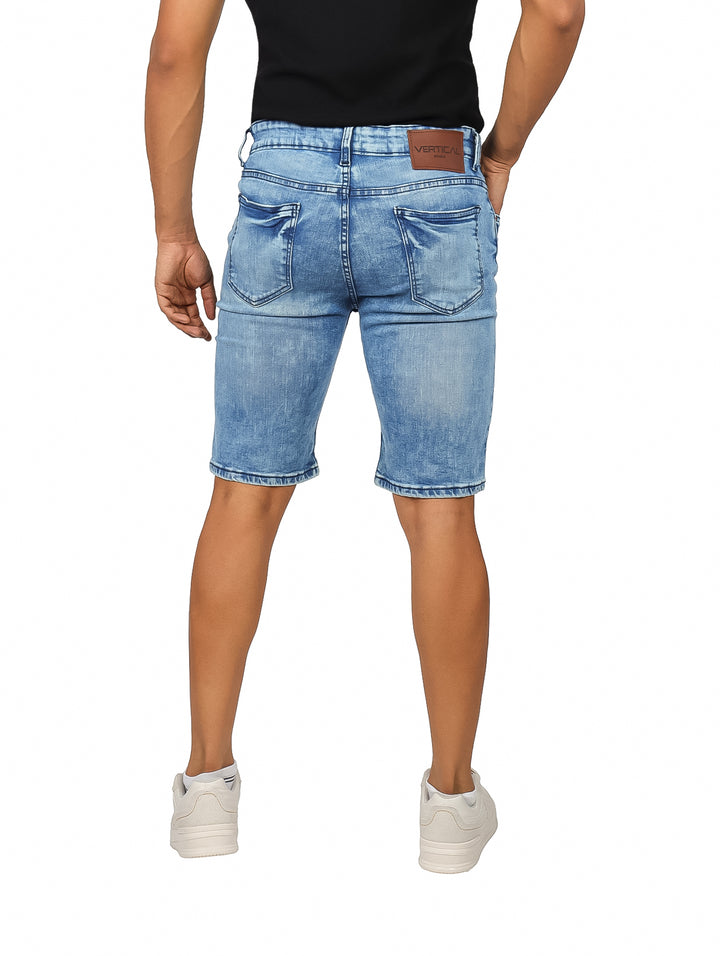 Shorts de mezclilla color azul claro para hombre.