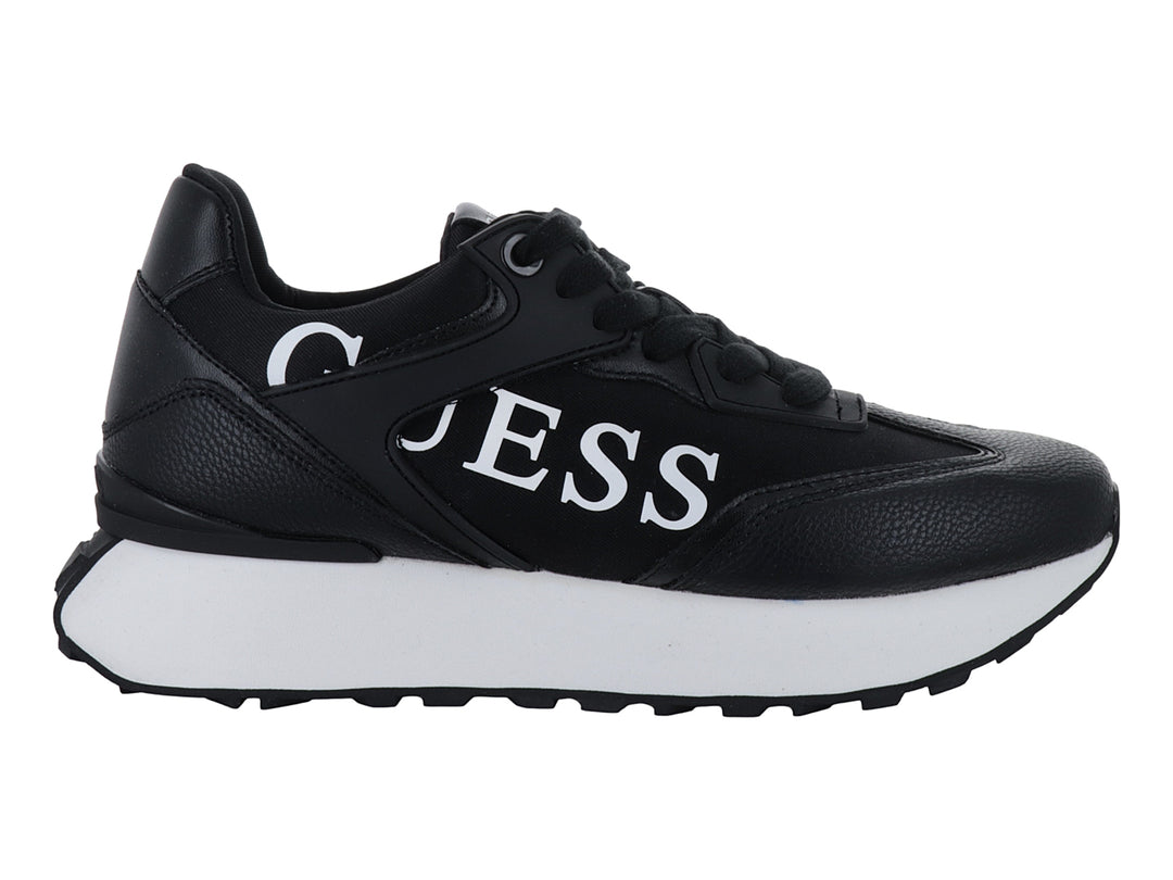 Tenis deportivos GUESS color negro con suela blanca y logotipo blanco en el lateral.