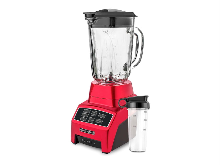 Licuadora Black and Decker roja con jarra y vaso personal transparente.