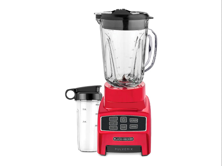 Licuadora Black and Decker roja con jarra y vaso personal transparente.