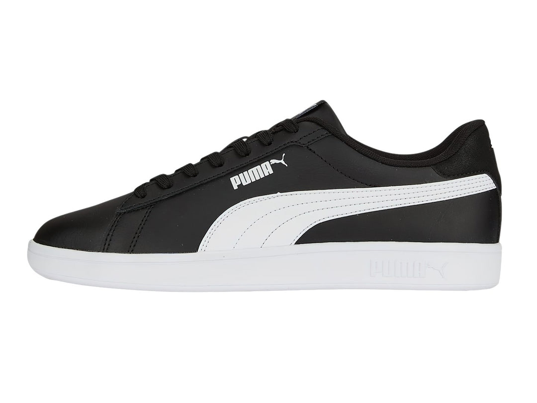 Tenis PUMA Smash 3.0 L en color negro con franja lateral y suela en color blanco.