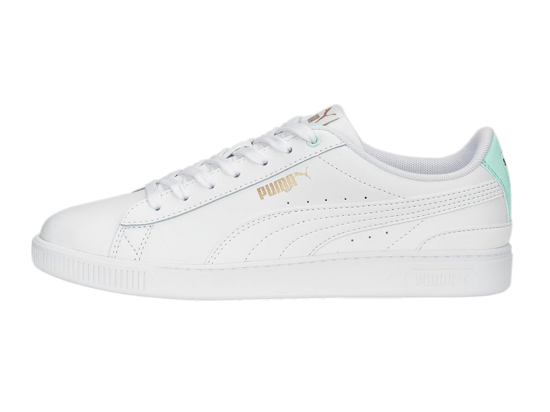 Tenis Puma blancos con detalle en verde menta en el talón, estilo deportivo y casual.