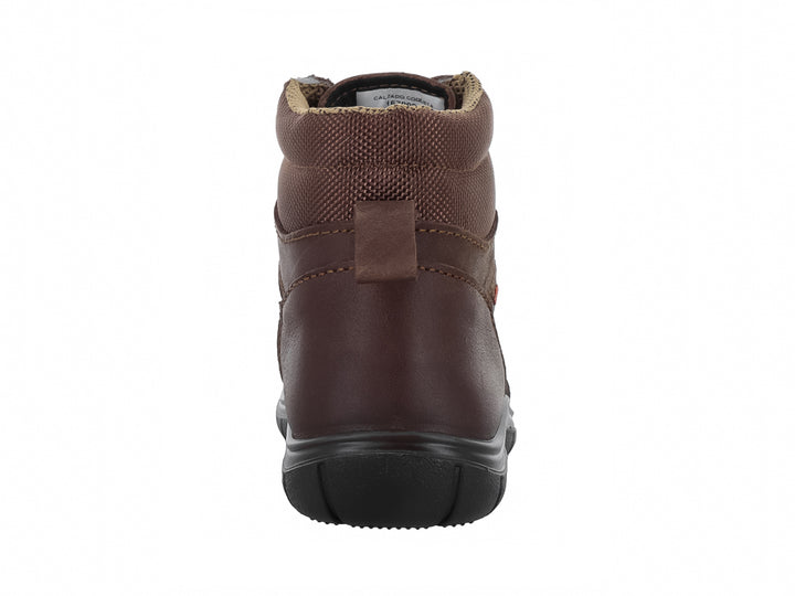 Bota casual para niña en color café con agujetas y suela oscura.
