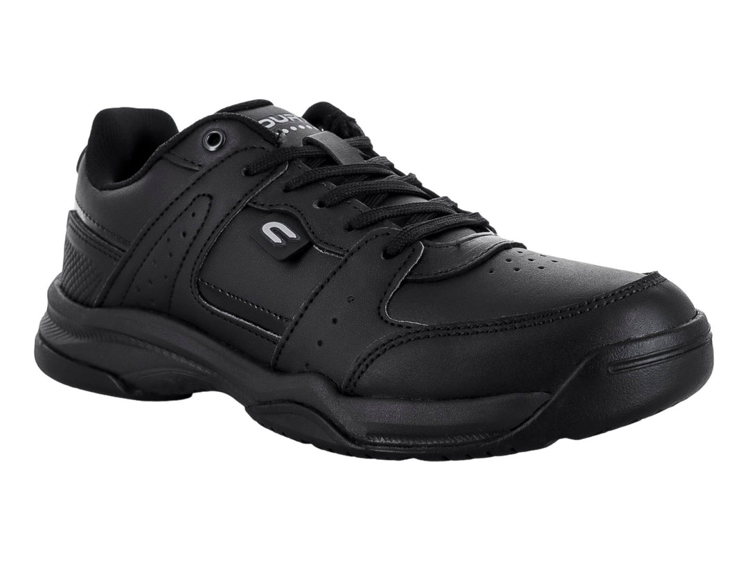 Zapato deportivo COURT de color negro con cordones y suela gruesa.