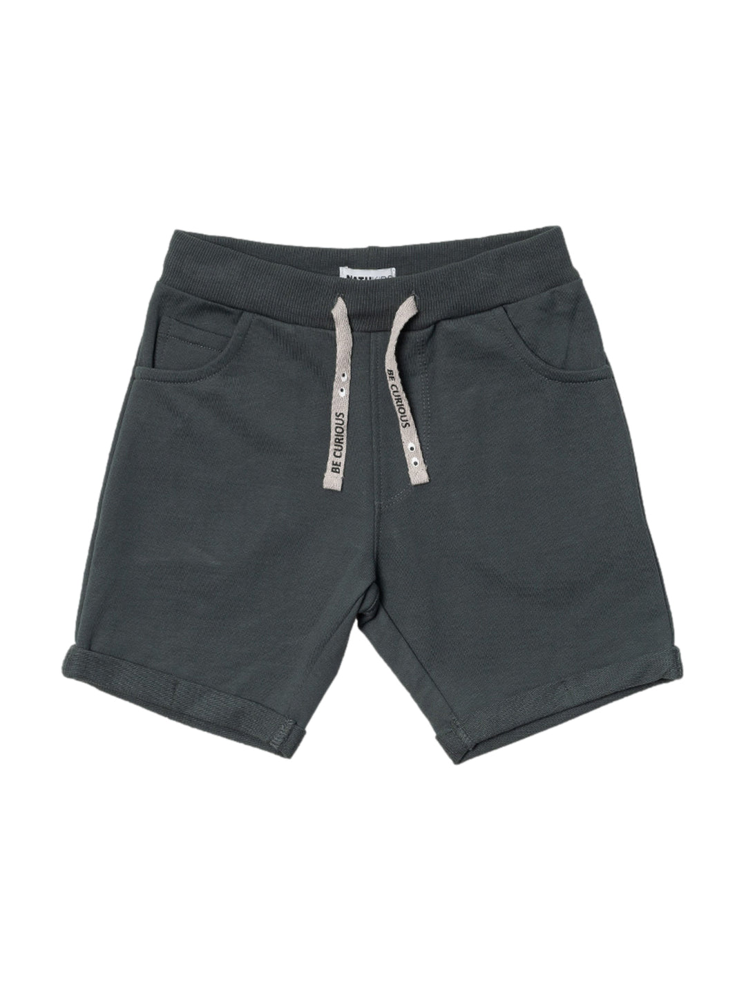 Bermuda color gris para niño con cintura elástica y cordones decorativos.