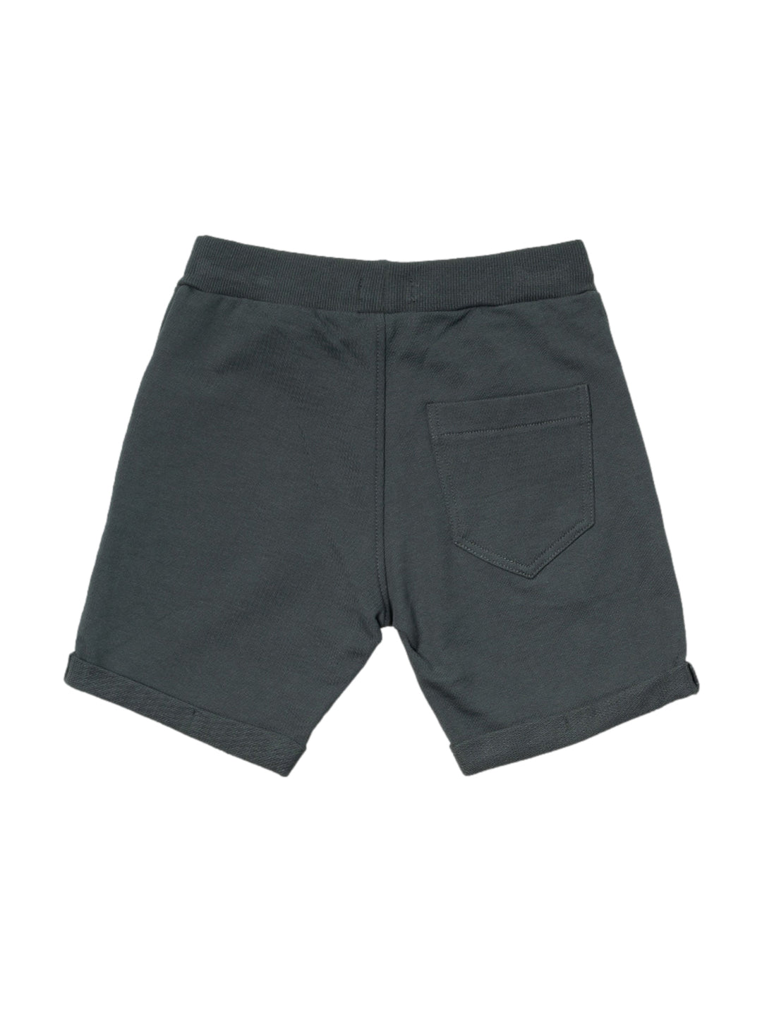 Bermuda color gris para niño con cintura elástica y cordones decorativos.