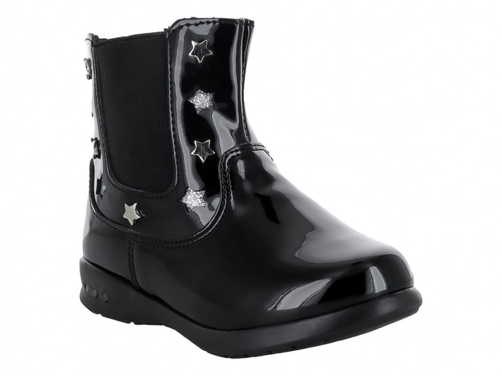 Bota negra de charol brillante con adornos de estrellas plateadas.